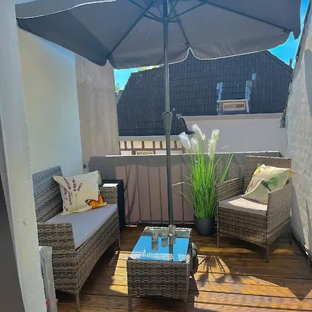 Apartment, 3 Zkdb, Balkon, Dachgeschoss, Naehe Duesseldorf アパート クレーフェルト