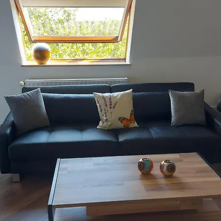 Apartment, 3 Zkdb, Balkon, Dachgeschoss, Naehe Duesseldorf * クレーフェルト