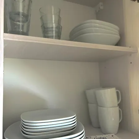 Apartment, 3 Zkdb, Balkon, Dachgeschoss, Naehe Duesseldorf クレーフェルト