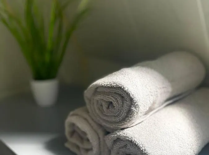 Apartamento Apartment, 3 Zkdb, Balkon, Dachgeschoss, Naehe Duesseldorf *