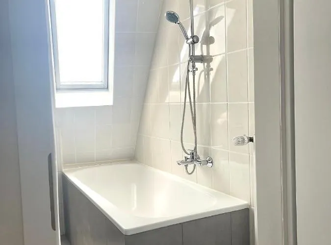 Apartment, 3 Zkdb, Balkon, Dachgeschoss, Naehe Duesseldorf Apartamento *